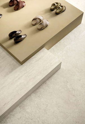Italgraniti I Travertini Travertino Bianco Vein Cut Ribbed płytka gresowa 60 x 120 cm TR01BAR, biały